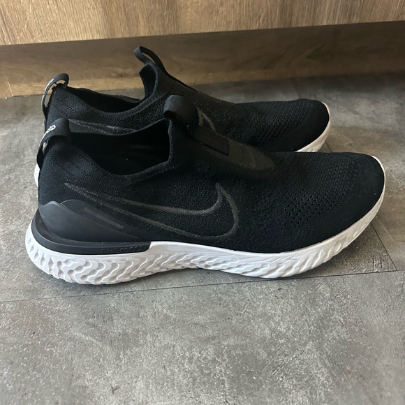 Nike Epic Phantom React Flyknit Slip-On Sneakers Women’s 10 Black - Picture 2 of 8